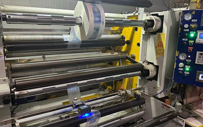 One Stop Custom Die-Cutting Handle Bag Manufacturer